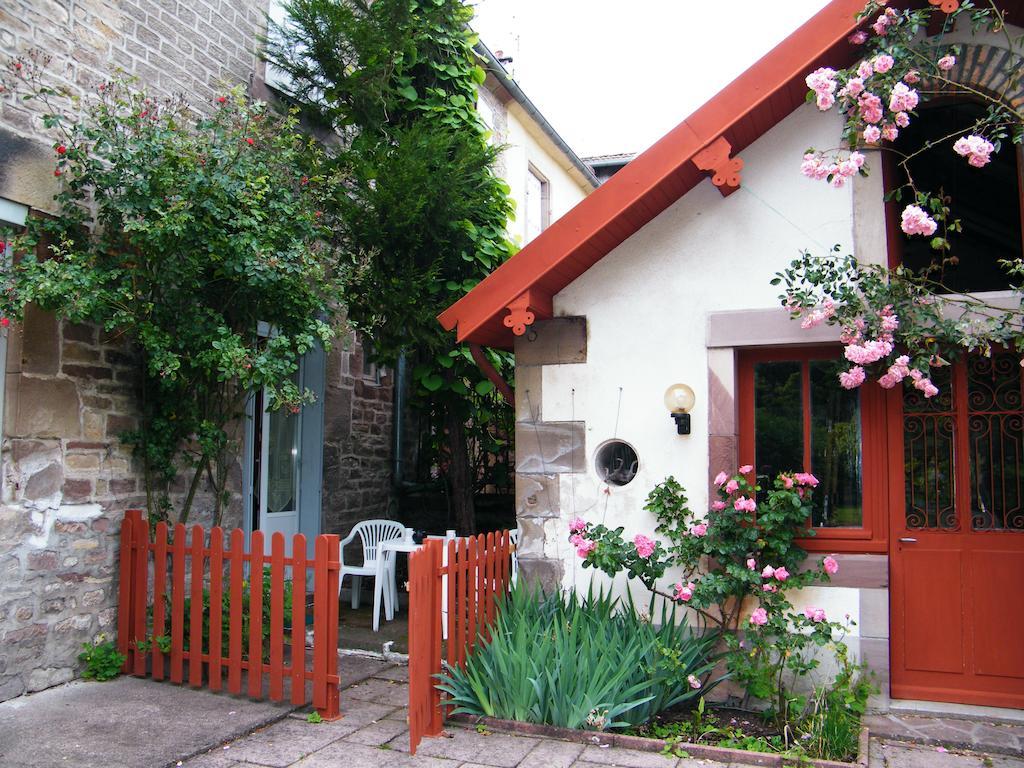 Villa Des Capucins ลุกซุยล์-เลส์-แบ็งส์ ภายนอก รูปภาพ