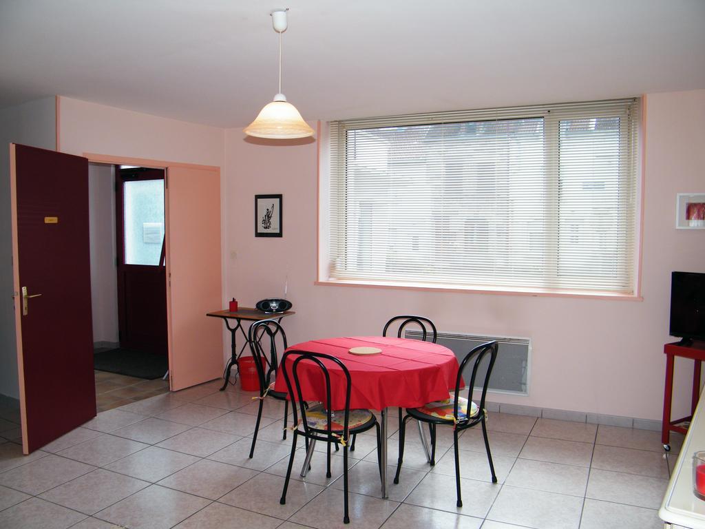 Villa Des Capucins ลุกซุยล์-เลส์-แบ็งส์ ภายนอก รูปภาพ