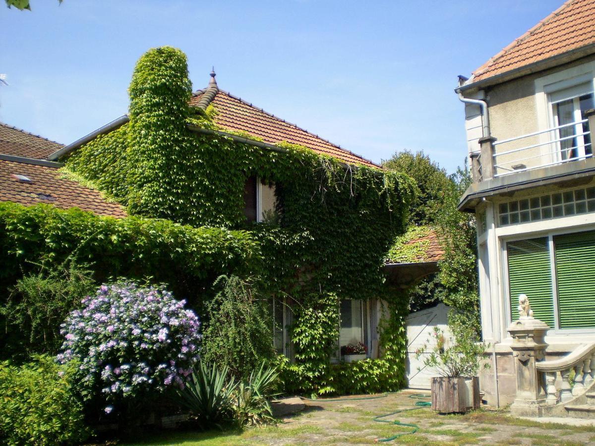 Villa Des Capucins ลุกซุยล์-เลส์-แบ็งส์ ภายนอก รูปภาพ